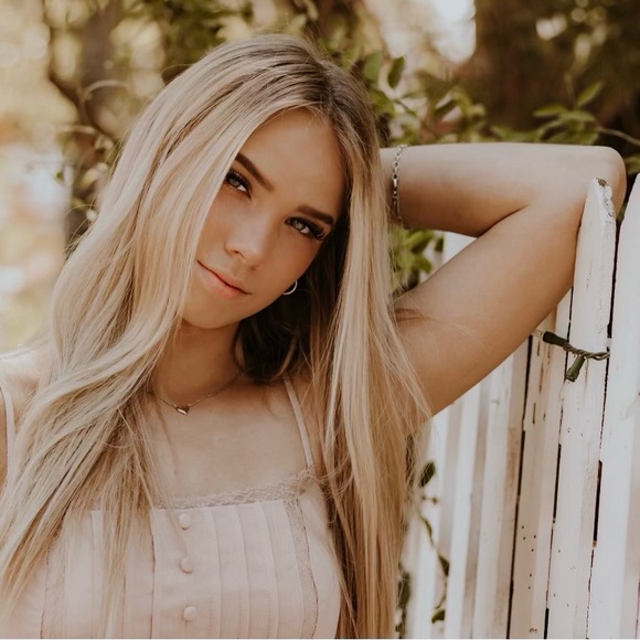 Meet your Posher, Brianne - Picture 1 of 1